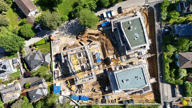 ZEITGENÖSSISCHE ARCHITEKTUR AN EXZELLENTER LAGE -  Bild 1