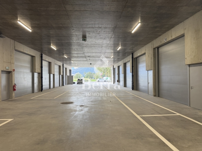 NEUE INDUSTRIEHALLE -  Bild 2