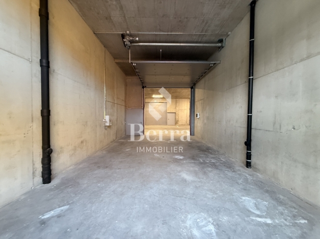 NEUE INDUSTRIEHALLE -  Bild 8