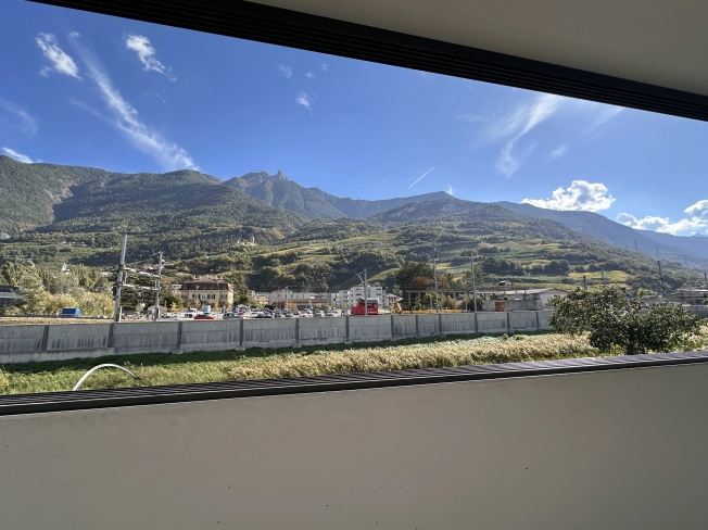 Saxon – Neuwertige 4,5-Zimmer-Wohnung mit großer überdachter Terrasse -  Bild 2