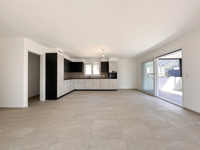 Saxon – Neuwertige 4,5-Zimmer-Wohnung mit großer überdachter Terrasse -  Bild 4