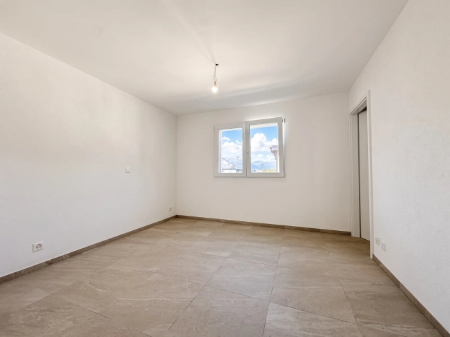 Saxon – Neuwertige 4,5-Zimmer-Wohnung mit großer überdachter Terrasse -  Bild 5