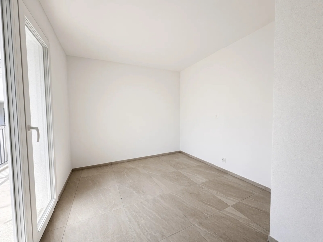 Saxon – Neuwertige 4,5-Zimmer-Wohnung mit großer überdachter Terrasse -  Bild 7