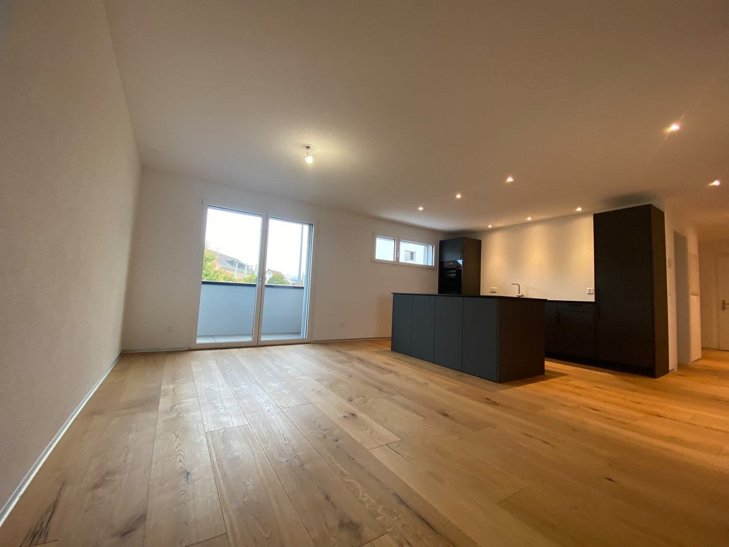DIE LETZTE 4.5-ZIMMER WOHNUNG MIT 2 BALKONEN IM  KERN VON SCHMITTEN -  Bild 1