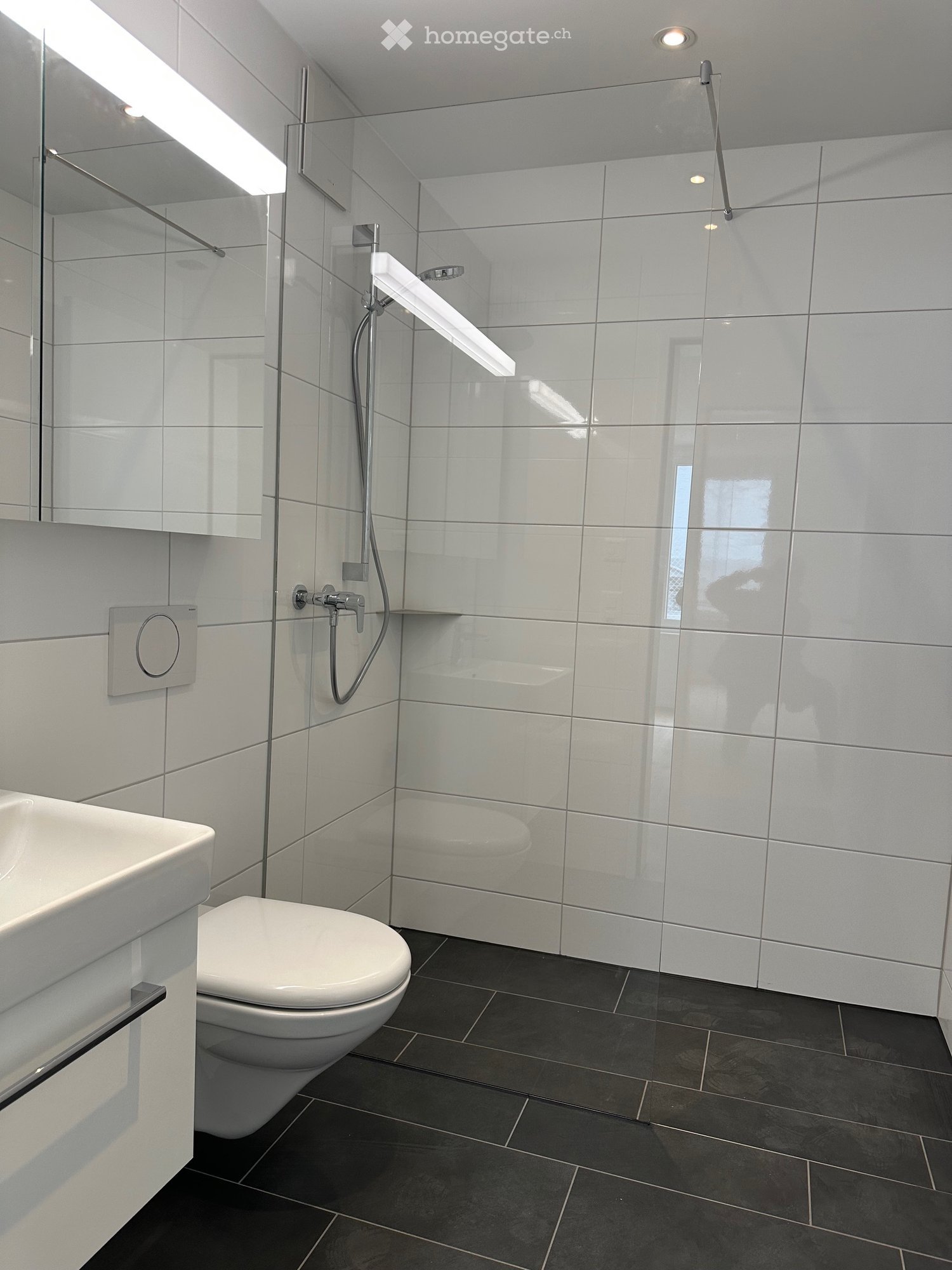 ERSTBEZUG mit schöner Sicht auf Stadt und Berge - Bild 6