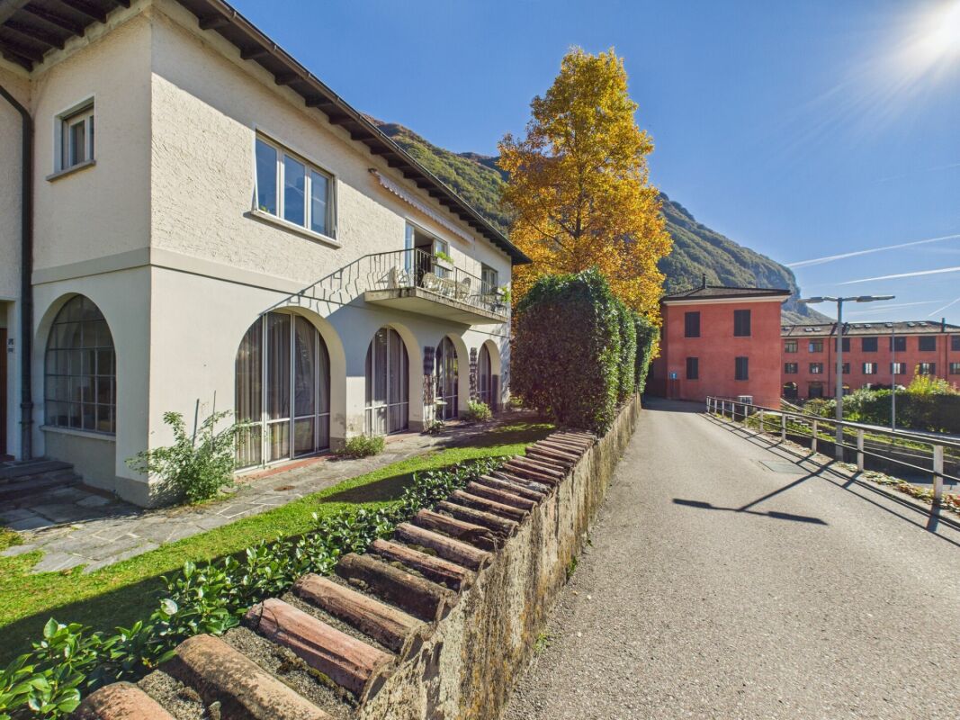 Casa unifamiliare con grande terreno edificabile - Bild 2