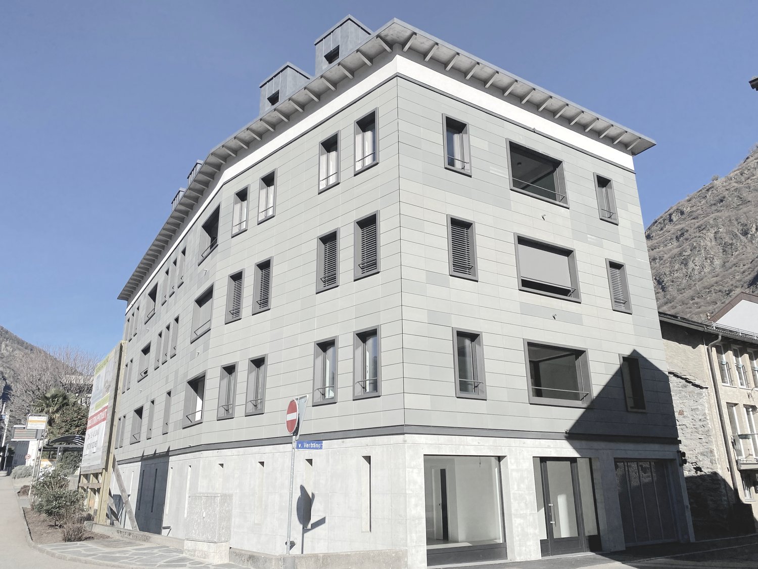 ESCLUSIVO ATTICO DI 3,5 LOCALI IN POSIZIONE CENTRALE- MÖGLICH ALS ZWEITWOHNSITZ -  Bild 13