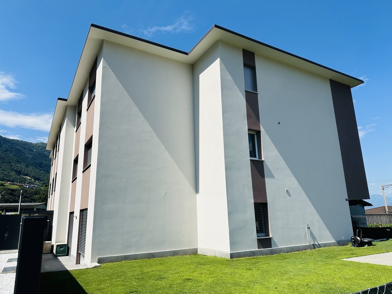 MODERNO 4.5 CON AMPIO BALCONE E VISTA APERTA A BELLINZONA -  Bild 4