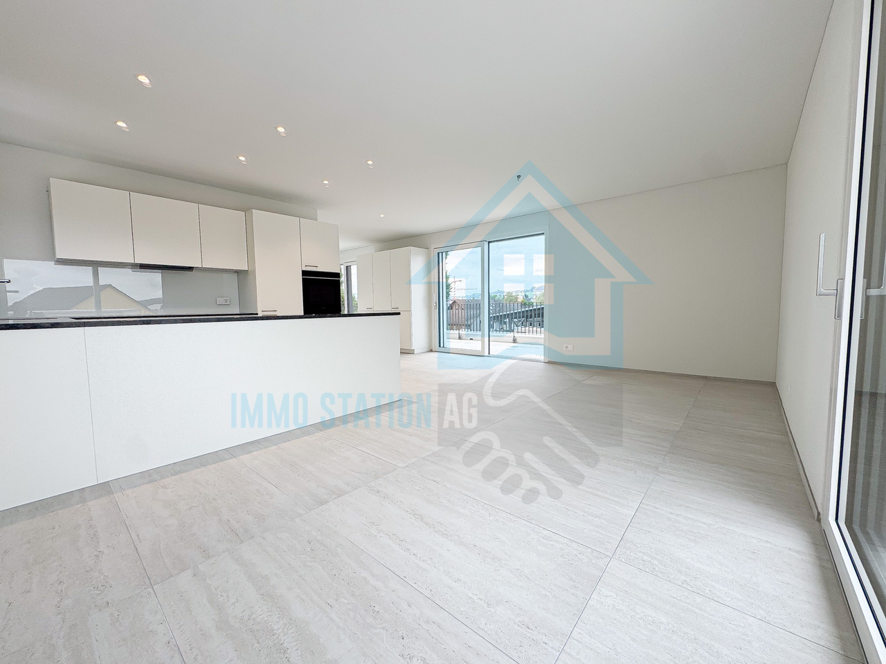 Exklusive Neubau-Attikawohnung mit Weitblick & höchstem Wohnkomfort - Wohnen/Esssen/Küche