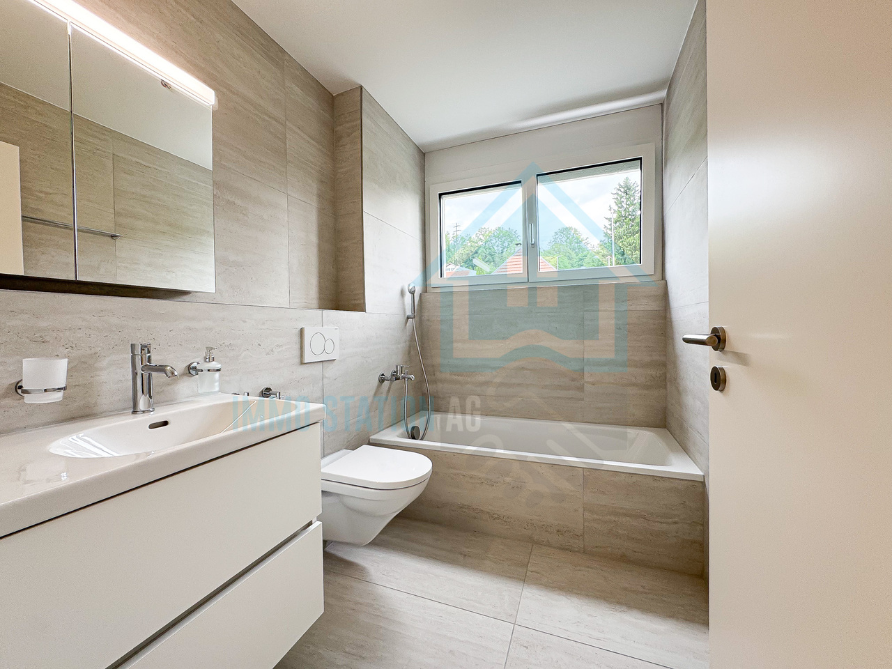 Exklusive Neubau-Attikawohnung mit Weitblick & höchstem Wohnkomfort - Bad/WC