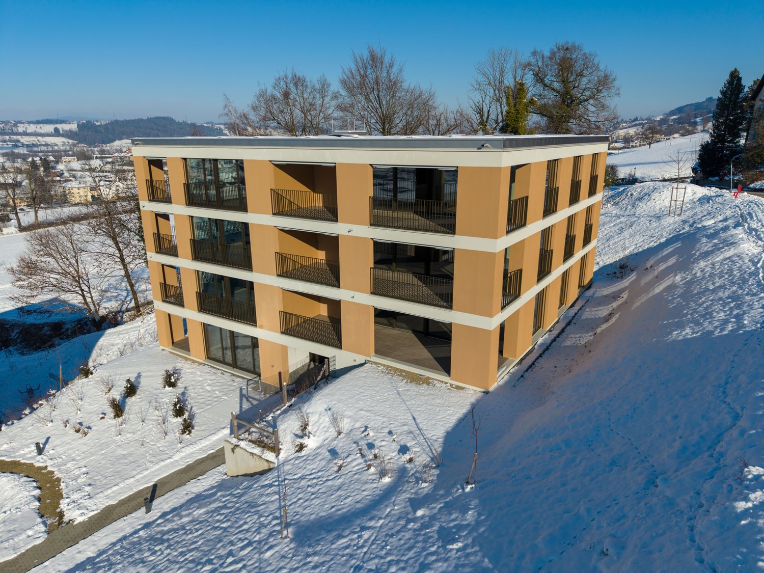 Neues Mehrfamilienhaus mit sieben Wohneinheiten im Rontal - Neubau-Mehrfamilienhaus mit sieben Wohneinheiten im Rontal