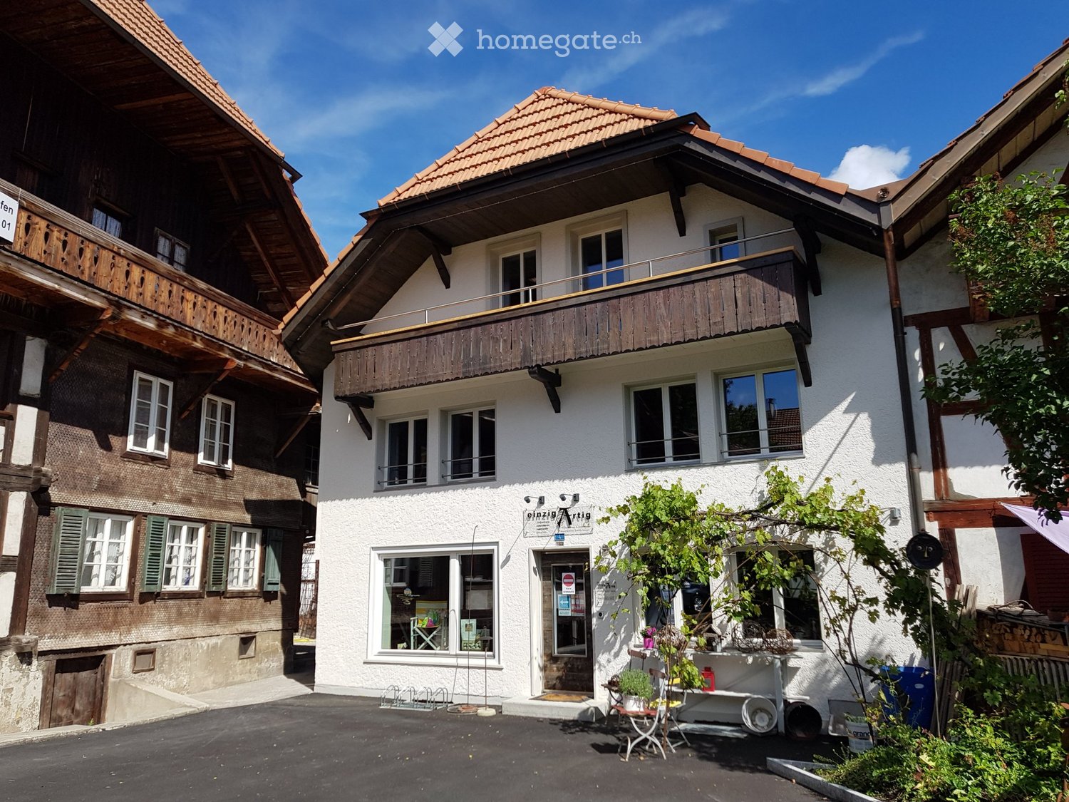 Total saniertes Dorfhaus mit Laden und grosser Duplexwohnung -  Bild 1