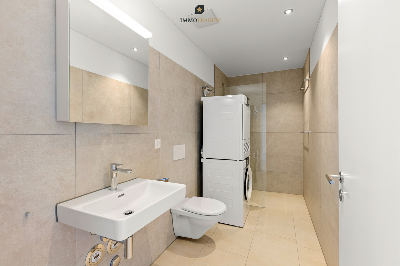 Zentral gelegen. Modern gestaltet. Zum Wohlfühlen. - Zeitgemässes Badezimmer mit allen Annehmlichkeiten.