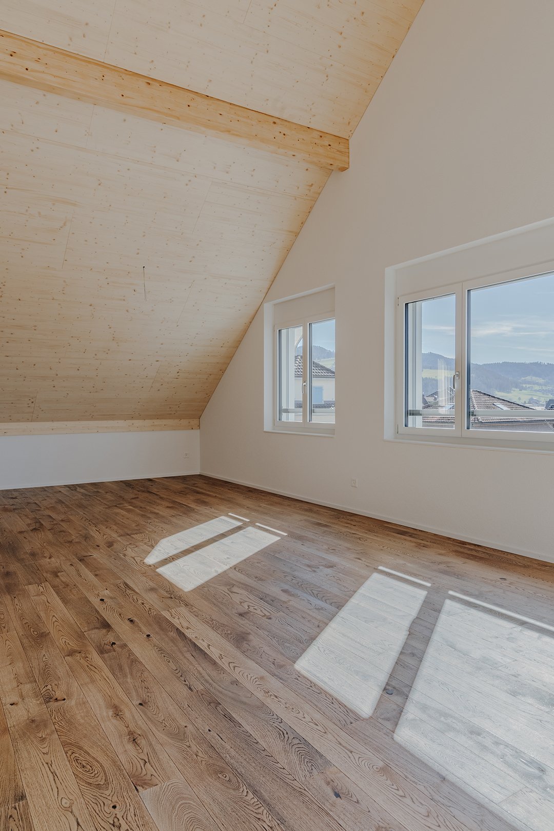 Dachwohnung im Herzen von Bütschwil  ideal für Paare & Familien - Essbereich