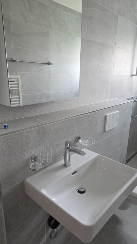 Neu renovieret 2 Zimmerwohnung -  Bild 9