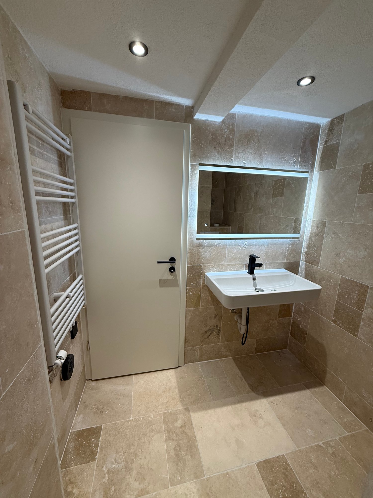 Exklusive Designerwohnung mit Garten (Vorderplatz), Terrasse & Smart-Home – Wohnen wie im Neubau - Bild 6