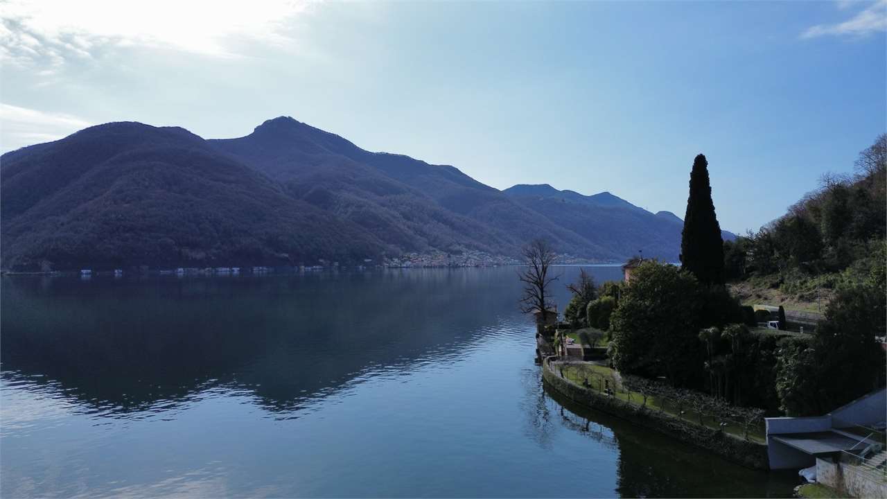 Magnifica villa moderna direttamente a lago - Bild 13