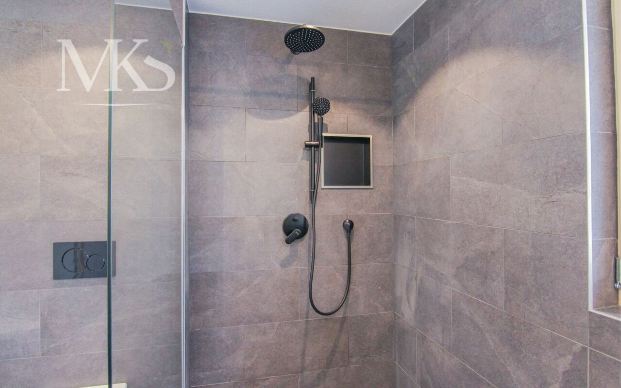 Super Einfamilienhaus in Reckingen - Wohnen, wo das Goms am schönsten ist. - Wohnbeispiel Dusche