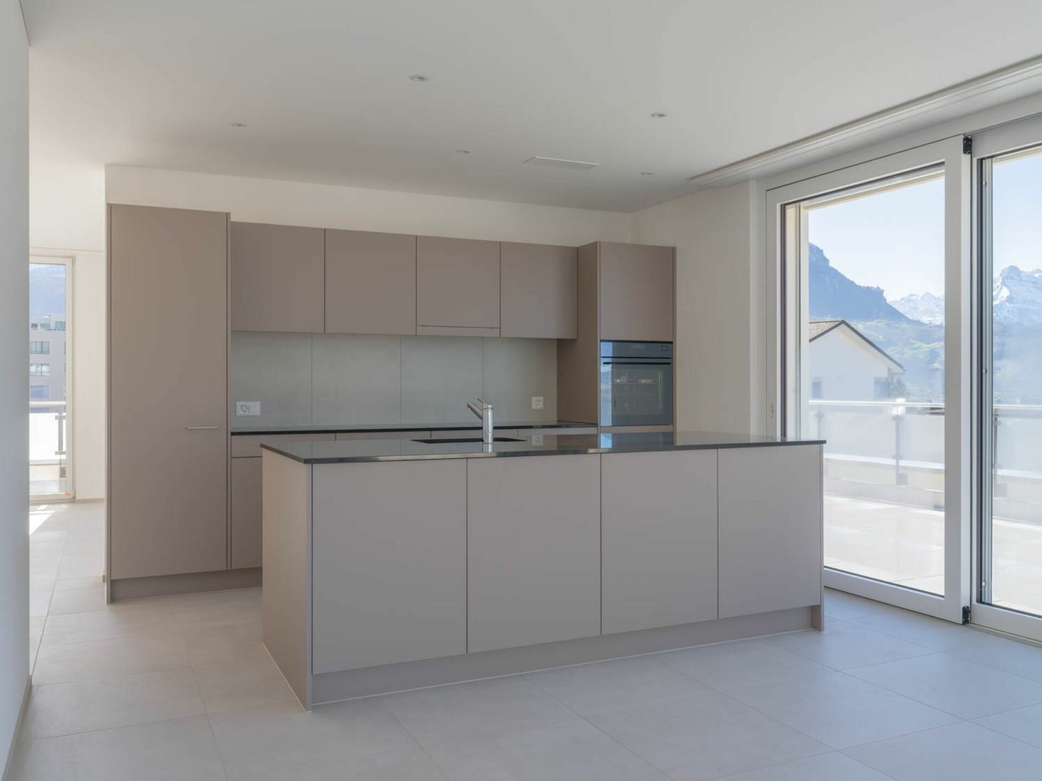 Exklusive 5.5-Zimmer-Attikawohnung mit direktem Liftzugang, See- & Bergsicht - Bild 4