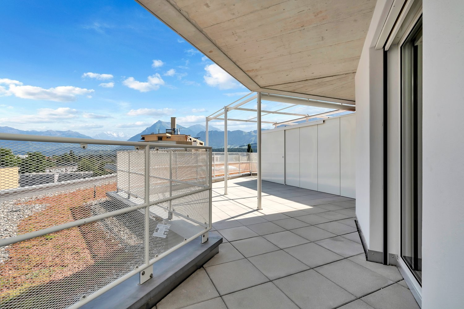 Aussergewöhnlicher Wohnkomfort vereint mit bevorzugter Lage - 240730_152952_DRM1391