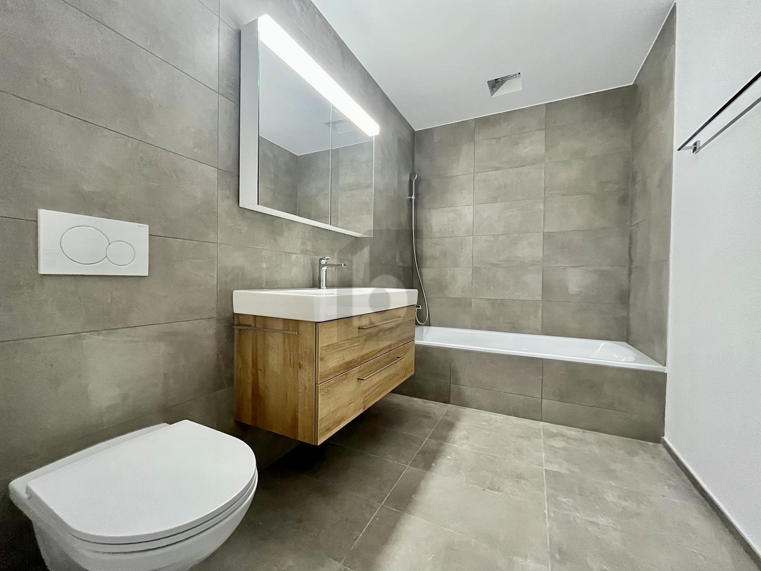 PREISHIT! MIT SONNIGER TERRASSE UND EIGENEM GARTEN -  Bild 5