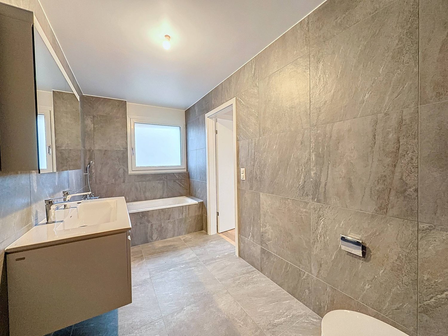 Spacieux 4.5 pièces "NEUF" au rez-de-chaussée - Bild 4