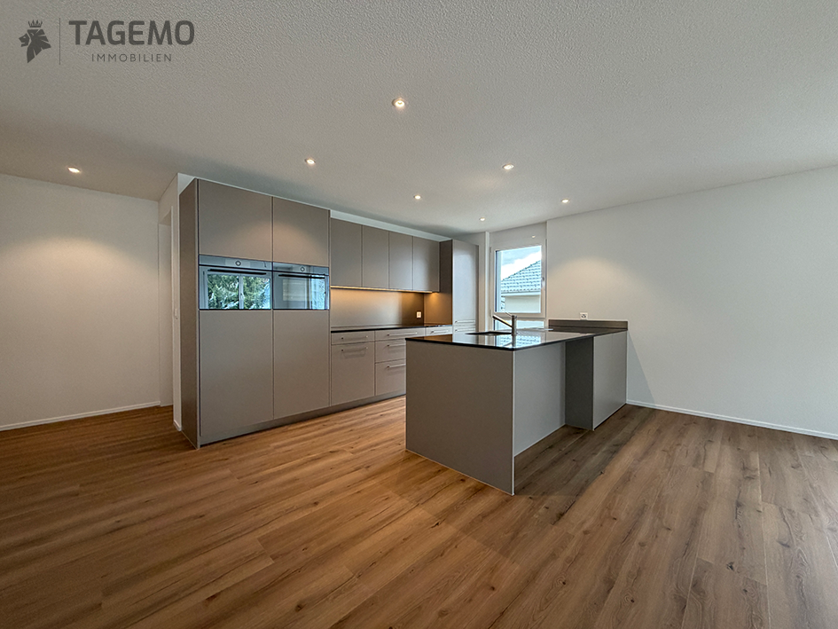 Wohnen mit aussergewöhnlicher Grosszügigkeit, weitläufige Terrasse und Blick ins Grüne -  Bild 7