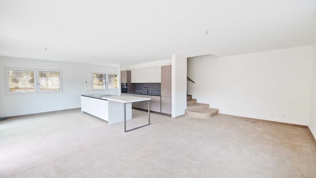 Casa 4,5 locali in contesto bifamiliare con giardino privato. - Bild 2