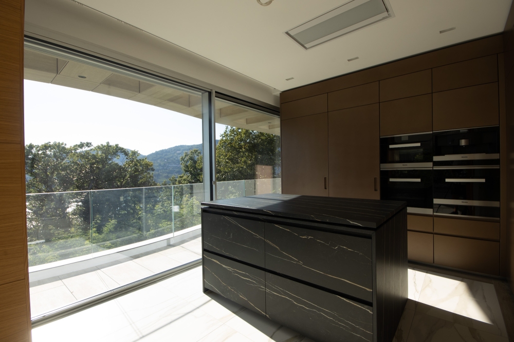 VILLA DI LUSSO DI 10.5 LOCALI CON MAGNIFICA VISTA LAGO - Bild 5