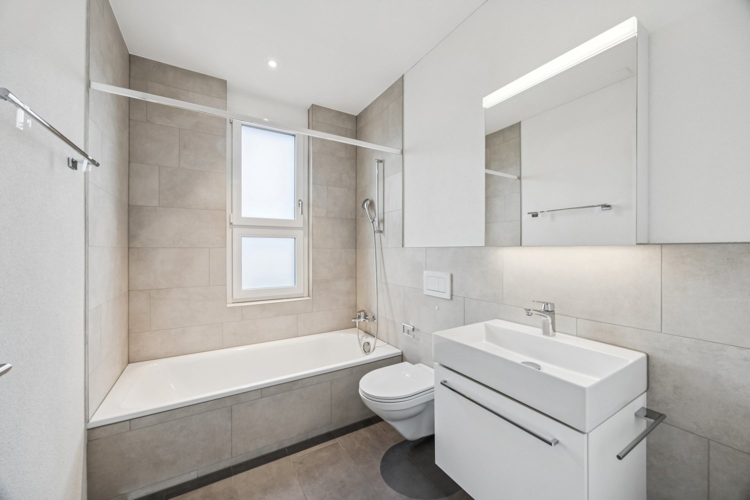 Neubauwohnung an traumhafter Lage direkt am Seeufer in Rapperswil-Jona - Bad