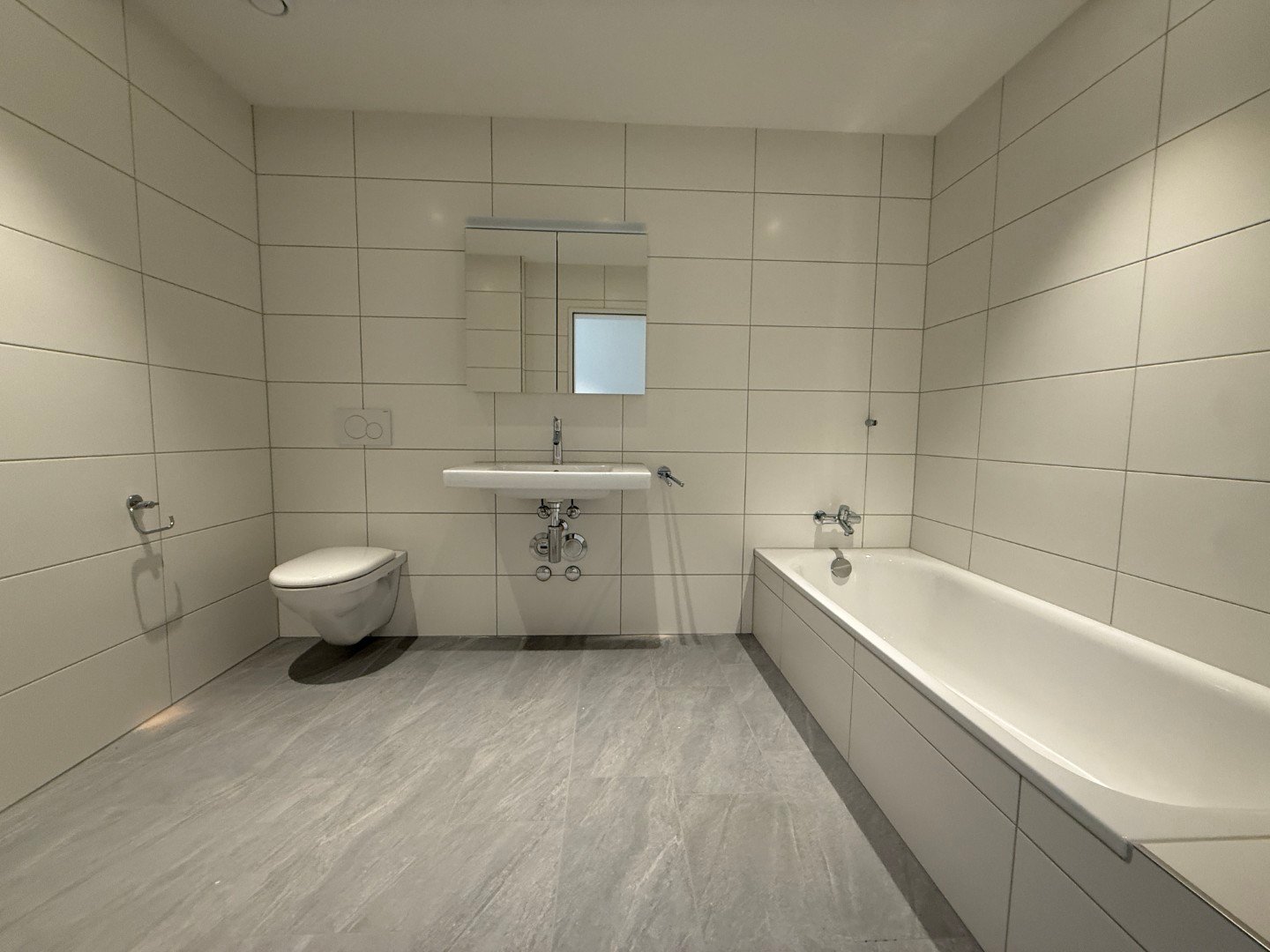 grosszügige 3.5 Zimmer-Neubau-Wohnung - Badezimmer