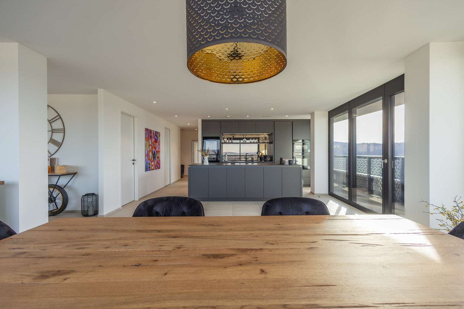 RESERVIERT: Wohnen auf 104 Meter in der vierthöchsten Wohnung der Schweiz, 5.5 Zimmerwohnung Dübendorf - Essbereich mit Blick zur Küche