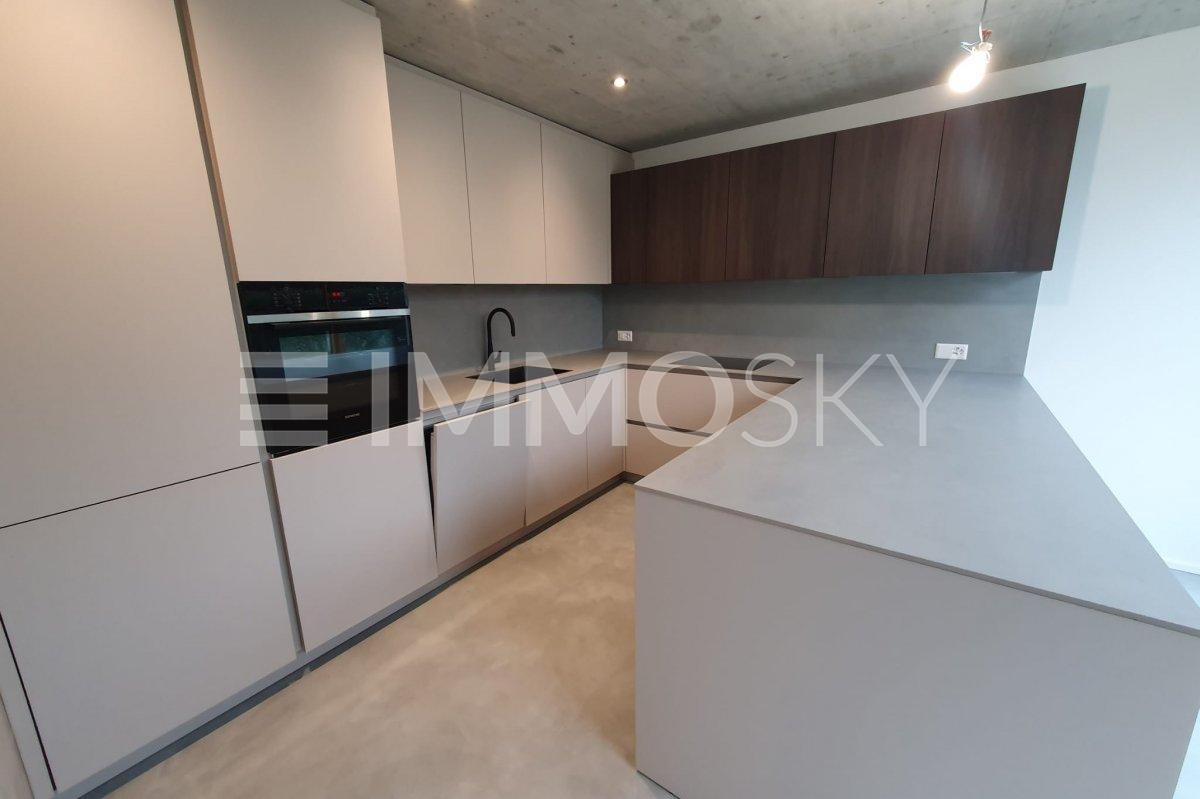 Elegante villetta di nuova costruzione con giardino - Design contemporaneo con finiture di qualità