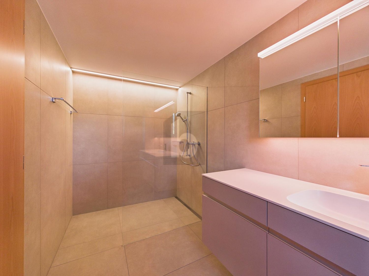 NEUWERTIG UND SONNIG - Bild 4