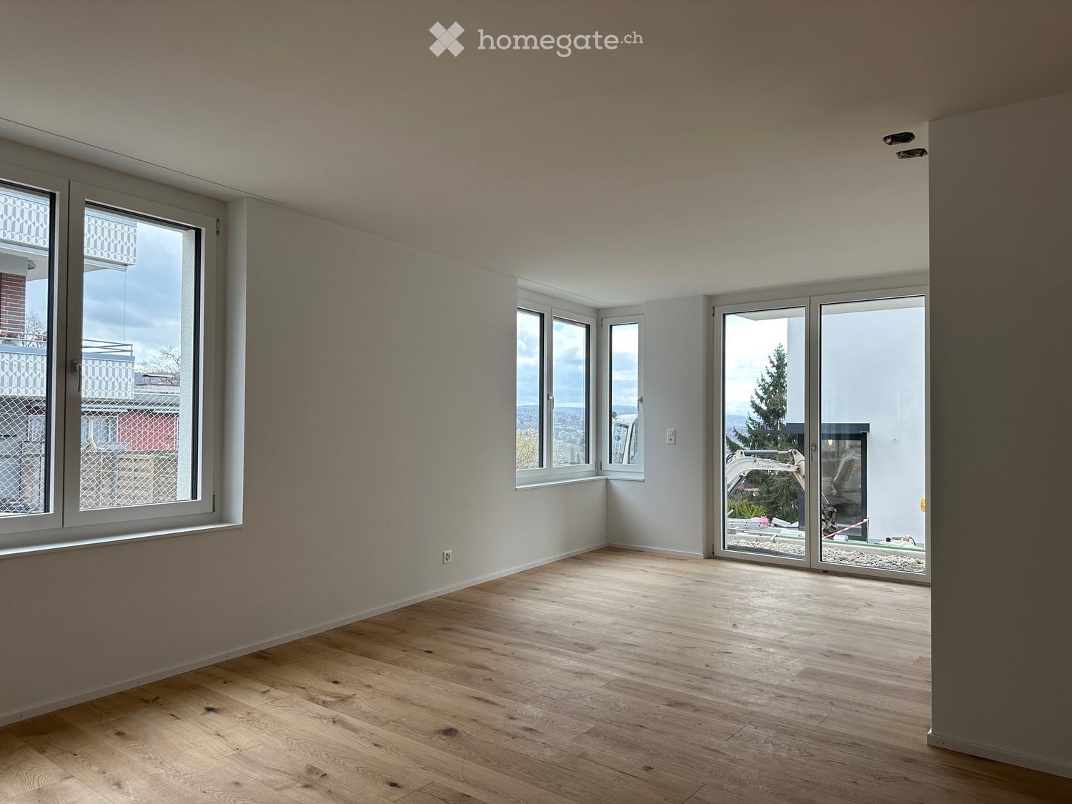 ERSTBEZUG mit schöner Sicht auf Stadt und Berge - Bild 3