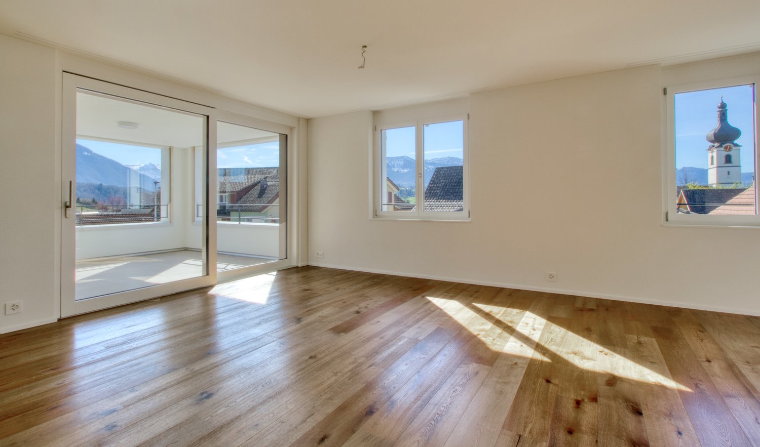 Über den Dächern von Kaltbrunn an zentraler Lage mit Aussicht in die Berge - Bild 1