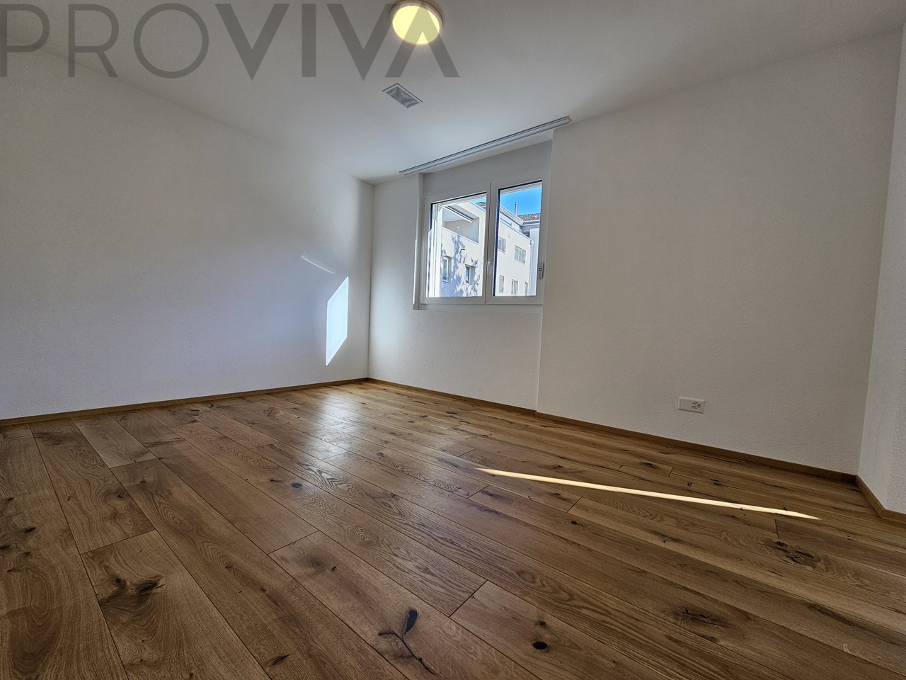 VIEL WOHNRAUM - GROSSE TERRASSE & FREIE AUSSICHT - Bild 5