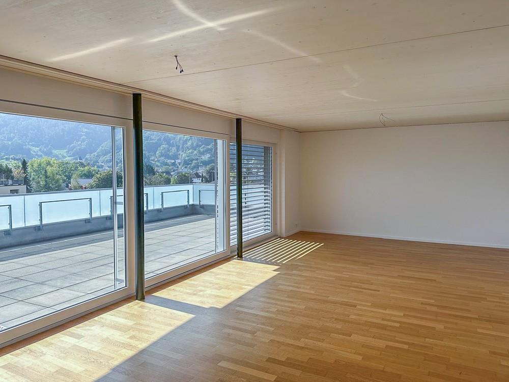 attraktives Immobilienpaket - zwei MFHs an zentraler Lage - Wohnzimmer Arinstrasse 42