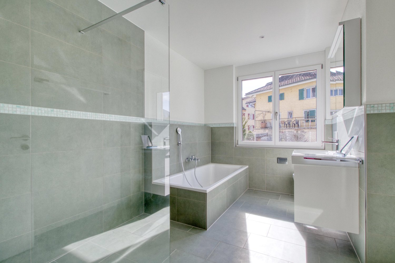 Grosszügige, helle 2.5-Zi-Gartenwohnung an zentraler Lage. Am Lohrengässli. - Bild 5