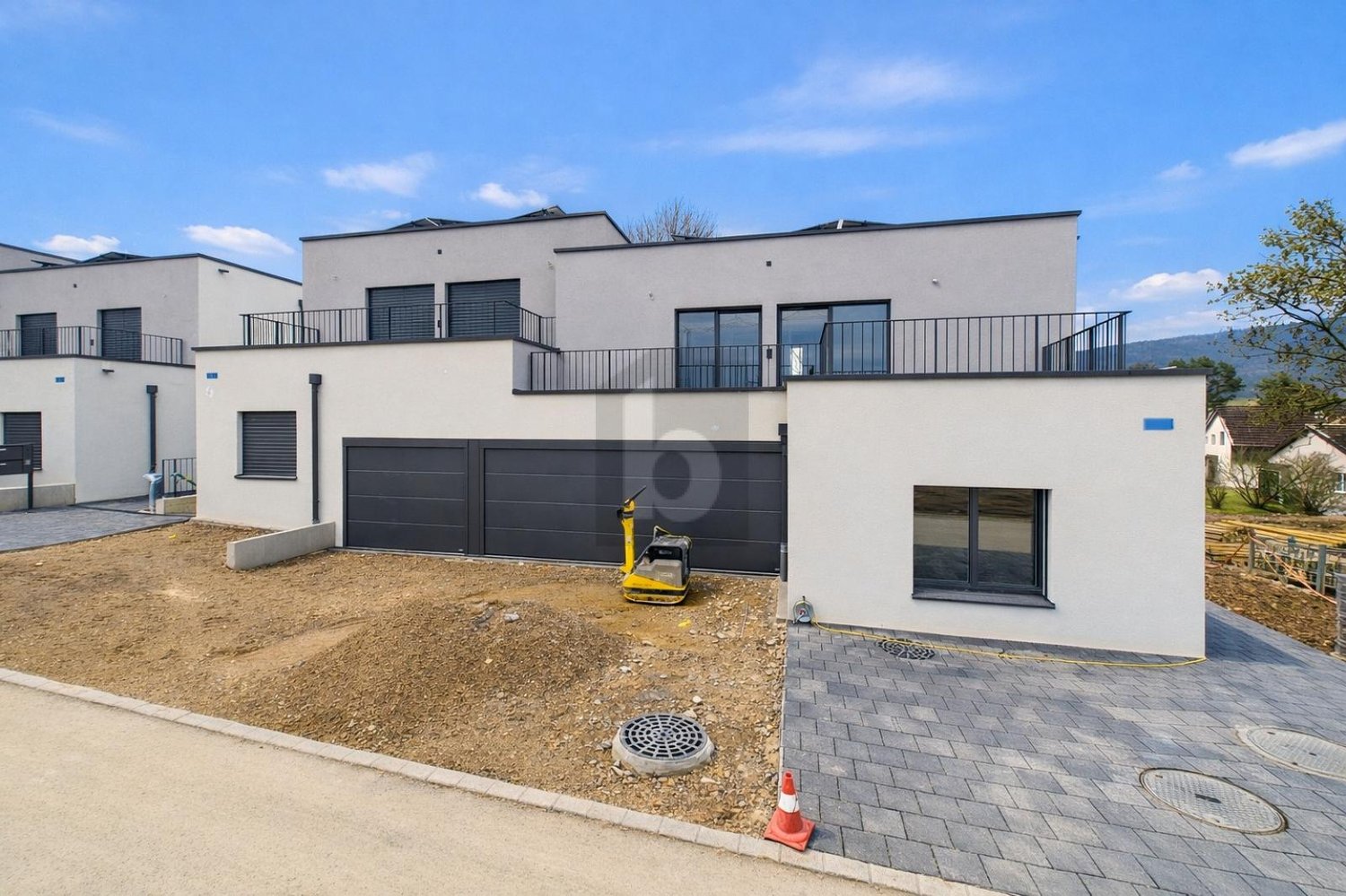 MINERGIE, MIT ZWEI TERRASSEN UND GARTENSITZPLATZ - Bild 1