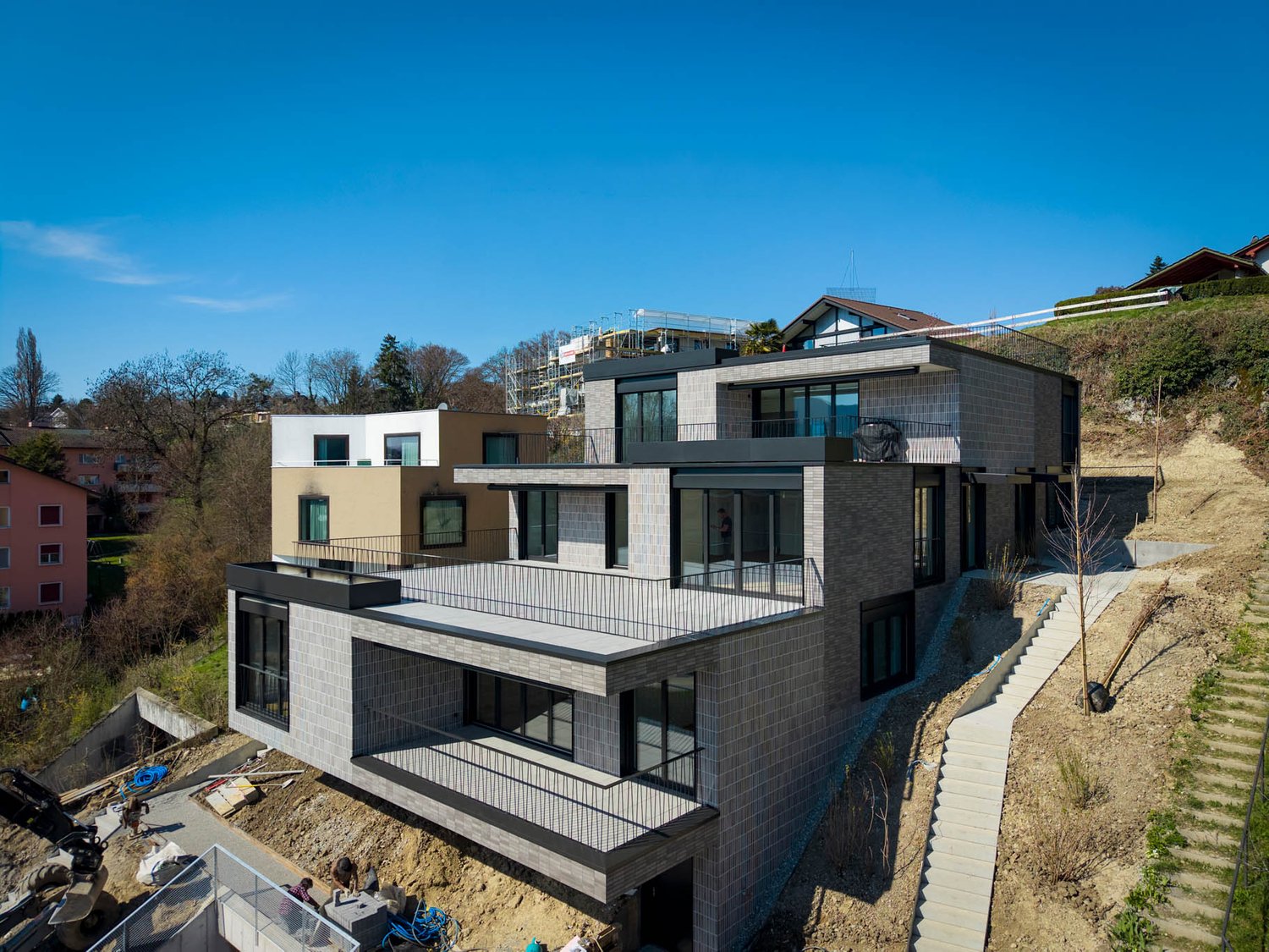 Exklusive und hochwertige 4.5-Zimmer-Terrassenwohnung - Ihr Traumdomizil mit Teilseesicht in Uerikon - Bild 3