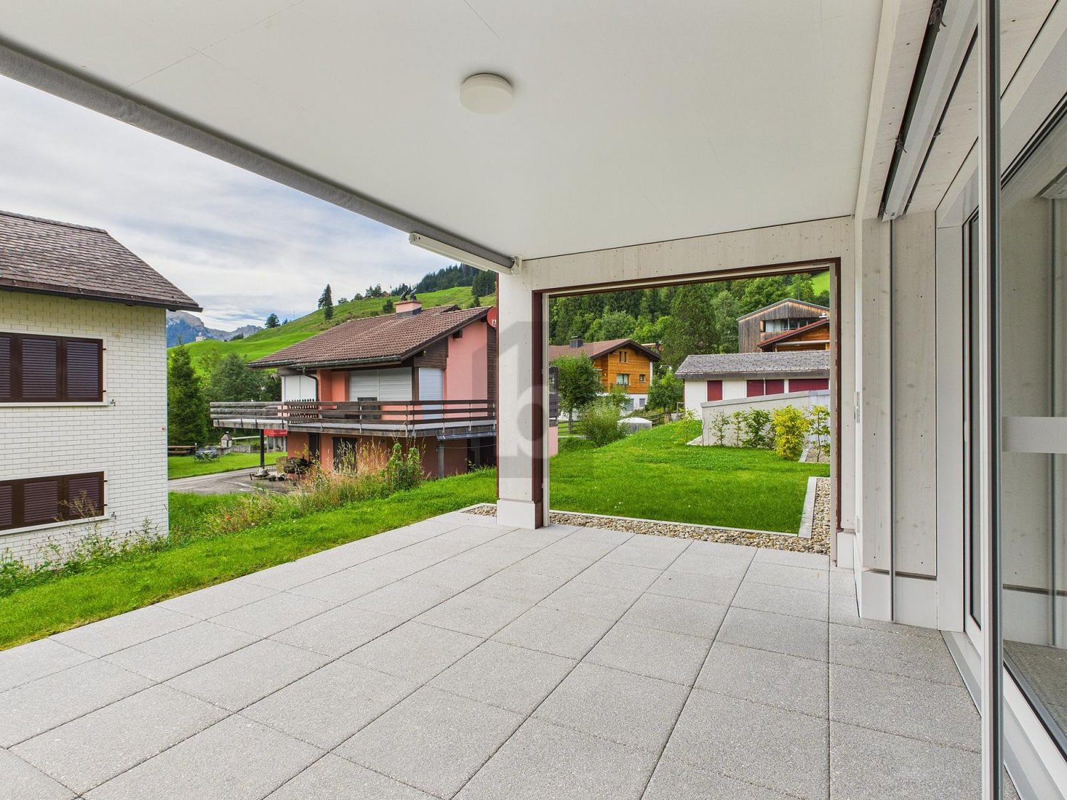 PREISHIT! MIT SONNIGER TERRASSE UND EIGENEM GARTEN -  Bild 2