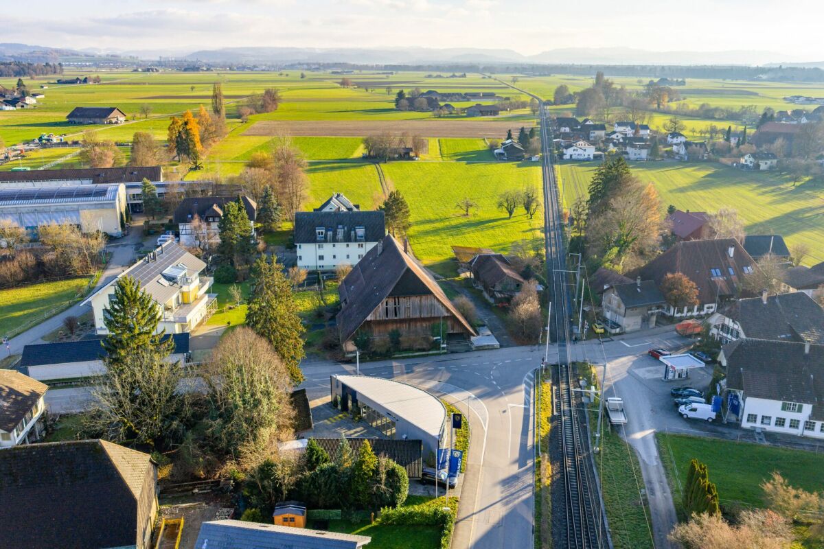 Ehemaliges Bauernhaus mit Baulandreserve und Architekturverpflichtung - Ehemaliges Bauernhaus Gotthelfstrasse 25, 3437 Utzenstorf