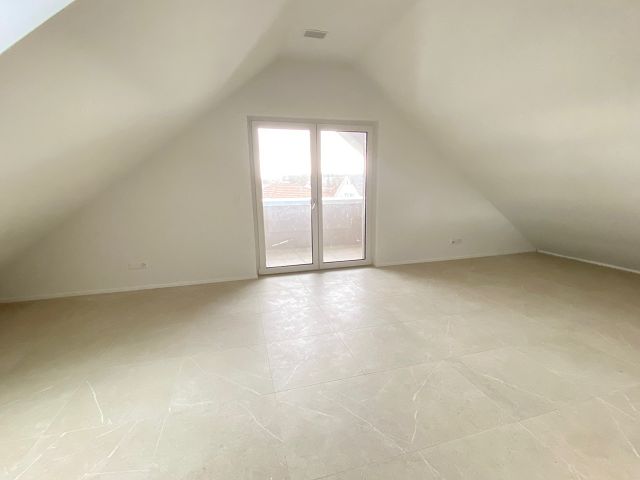 Tag der offenen Tür der exklusiven 2.5-Zimmer-Dachwohnung mit Loftcharakter - Wohnbereich