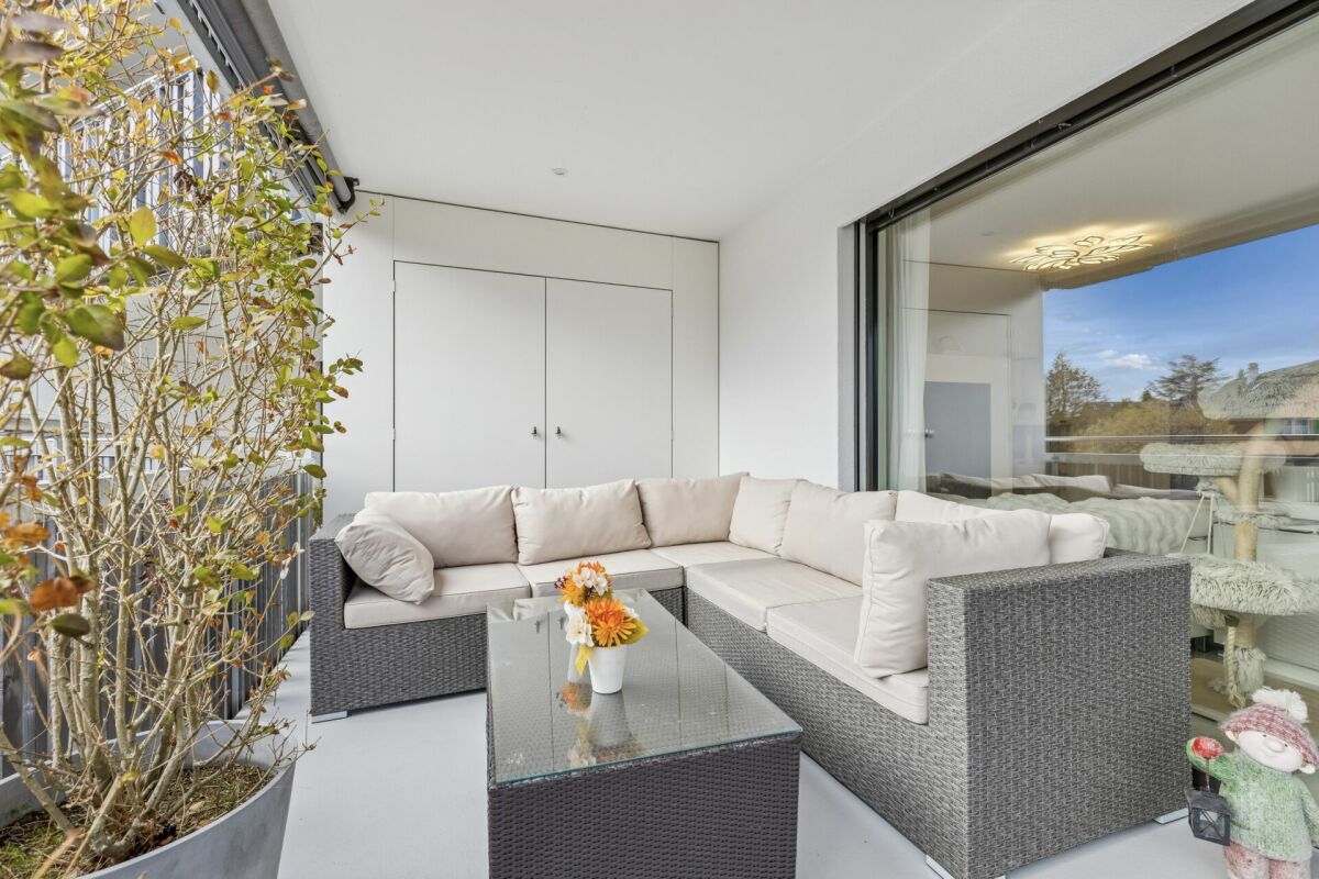 Moderne 5.5-Zimmer-Etagenwohnung mit Stil und Komfort - Balkon