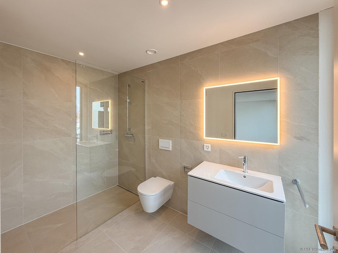 Neue Eigentumswohnung zum sofortigen Einziehen. - Dusche