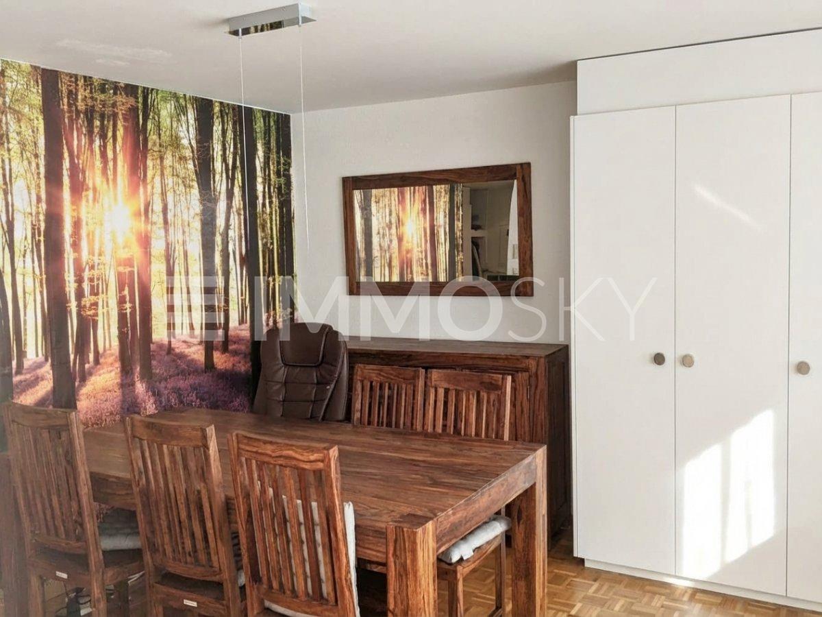 Renditeobjekt - Zwei Wohnungen sowie ein Ladenlokal - Helle Zimmer im 1.OG