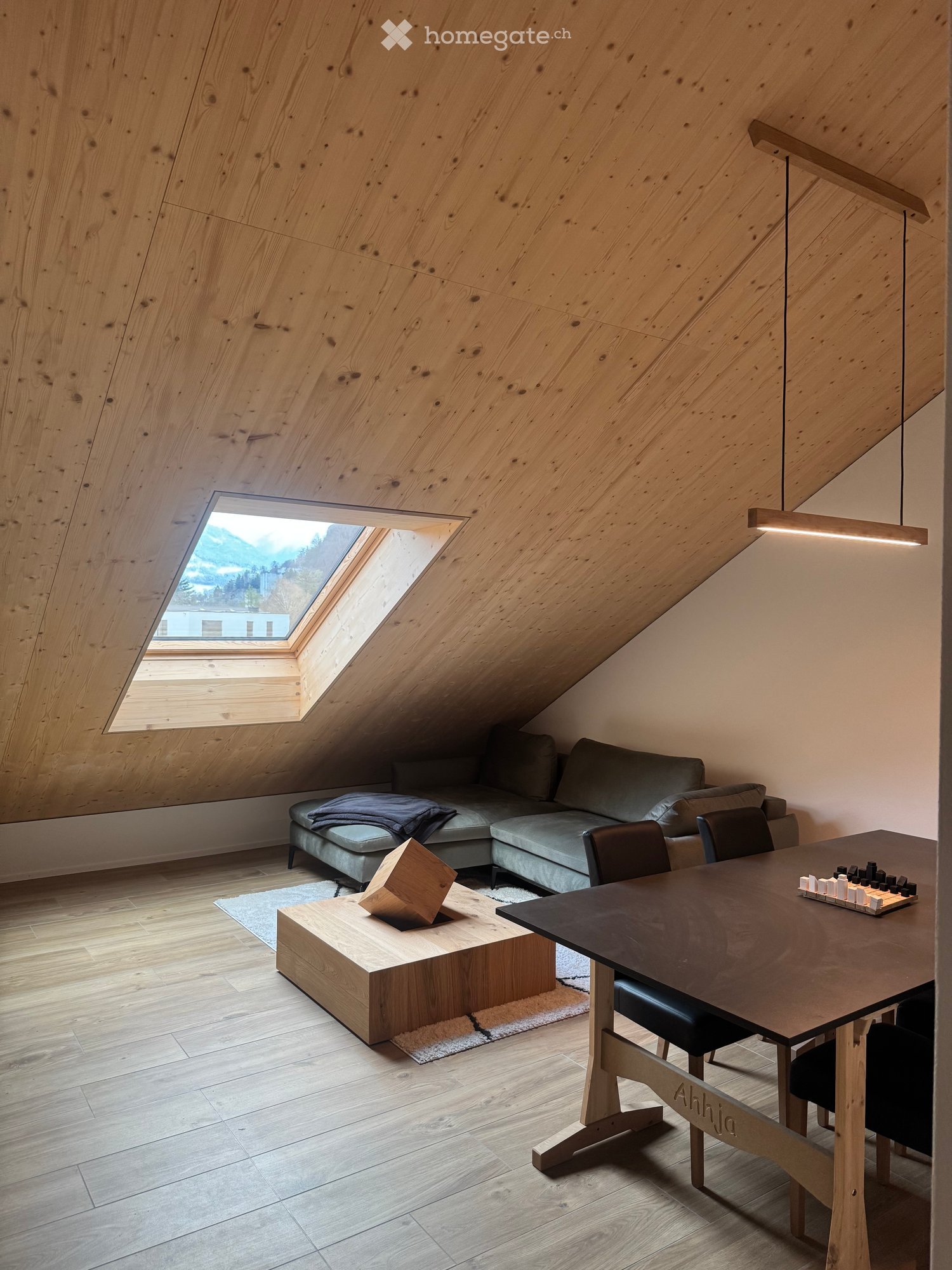 Moderne 2.5-Zimmer-Dachwohnung mit Bergblick in Trübbach -  Bild 1