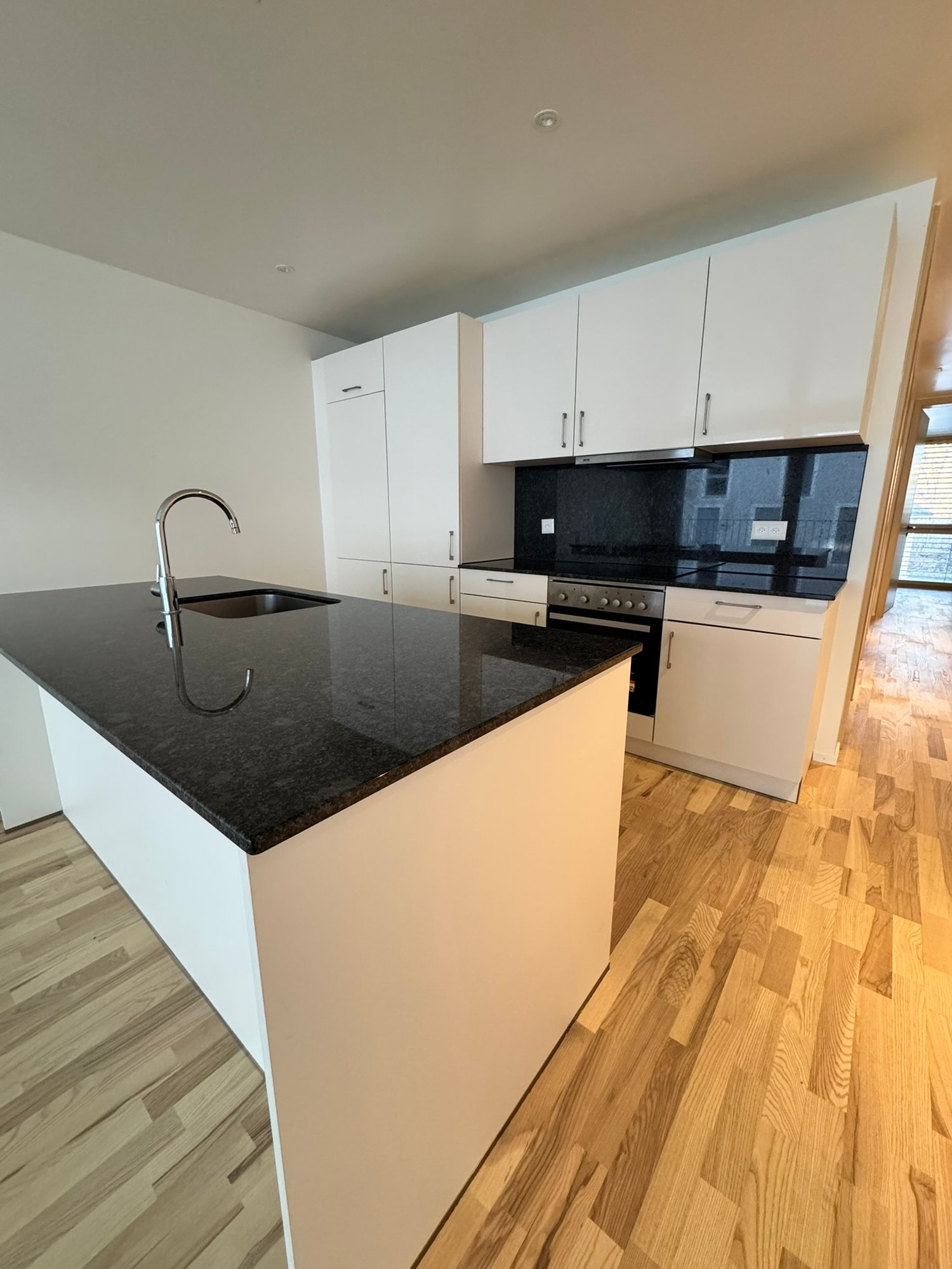 Moderne 3.5-Zimmerwohnung mit Balkon -  Bild 1