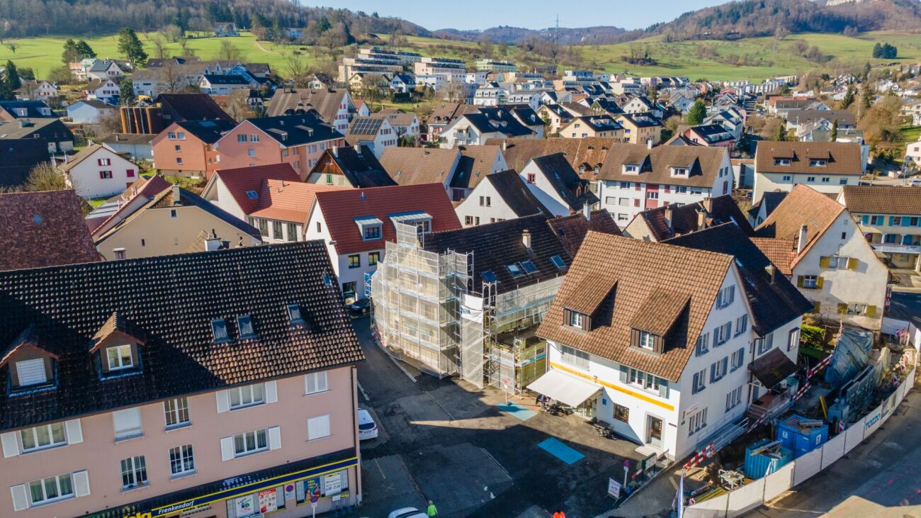 Wo Licht auf Struktur trifft - Kernsanierte Maisonette mit Terrasse - Bild 2